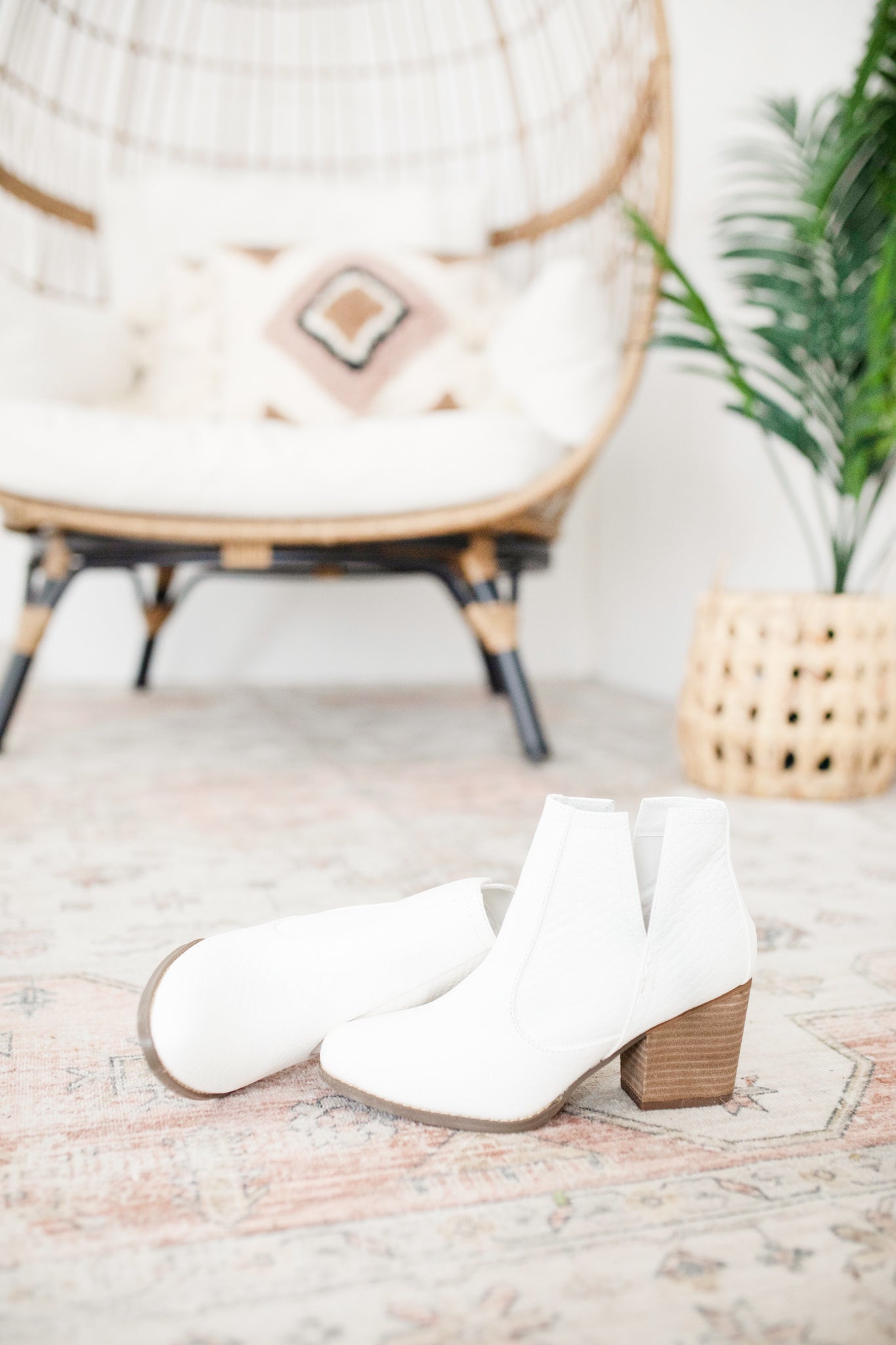 Tarim Booties in White